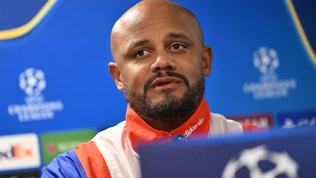 Pressekonferenz FC Bayern München vor Champions League: Fußball: Champions League, vor dem Vorrundenspiel Viking Stavanger - FC Bayern München. Vincent Kompany, Trainer vom FC Bayern München, nimmt vor dem Abschlusstraining an einer abschließenden Pressekonferenz teil. (zu dpa: «Zwei Cheftrainer für Bayern? Das sagt Sportvorstand Eberl»)