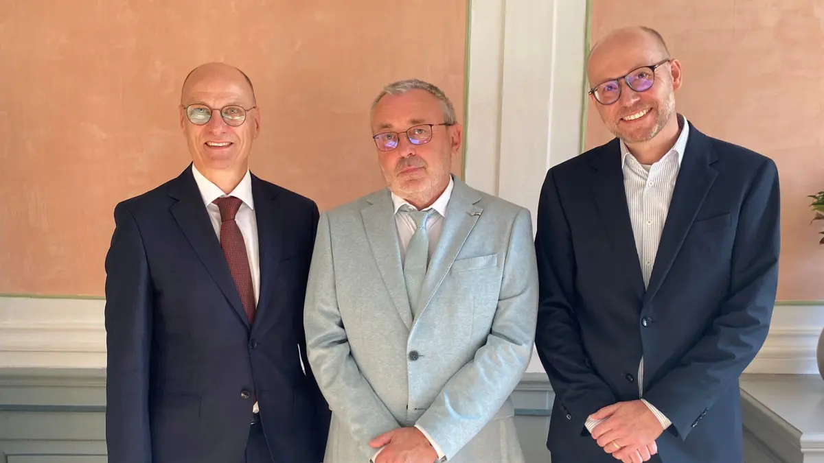 Richter Wolfgang Lampa wurde am Montag feierlich in "seinem" prächtigen Verhandlungssaal verabschiedet. Der Präsident des Ulmer Landgerichts, Matthias Grundke, verabschiedete den Direktor des Ehinger Amtsgerichts und begrüßte ebenso feierlich dessen Nachfolger Dennis Amelung, der bereits im Amt ist.