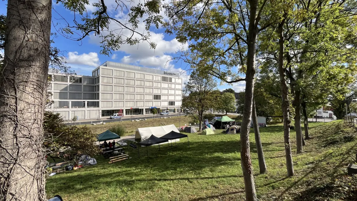 Das Protestcamp ist errichtet.