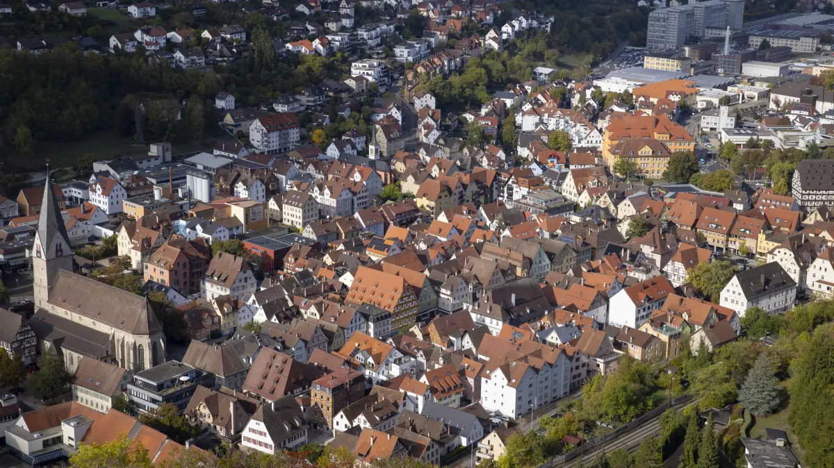 Geislingen, Blick vom Ödenturm auf die Obere Stadt - Überbelegung von Altstadtwohnungen