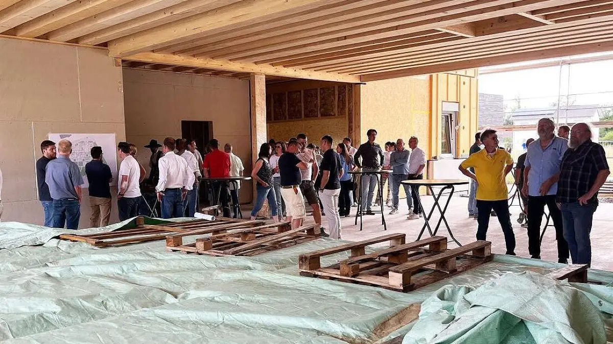 Ende Juli war Richtfest für den Kita-Neubau auf Reute. Bei einem Rundgang durch die Räumlichkeiten zeigten sich die Gemeinderäte beeindruckt.