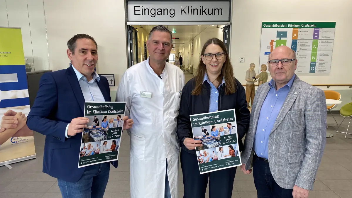 Aus der Messe vitamed im Hangar wird der Gesundheitstag im Klinikum: Sie freuen sich auf den Gesundheitstag, der erstmals am 17. April 2027 stattfindet: Klinischer Direktor Stefan Bort, Ärztlicher Direktor Dr. Jens Rossek, Verlagsleiterin Vera Epple und Geschäftsführer Werner Schmidt (von links).