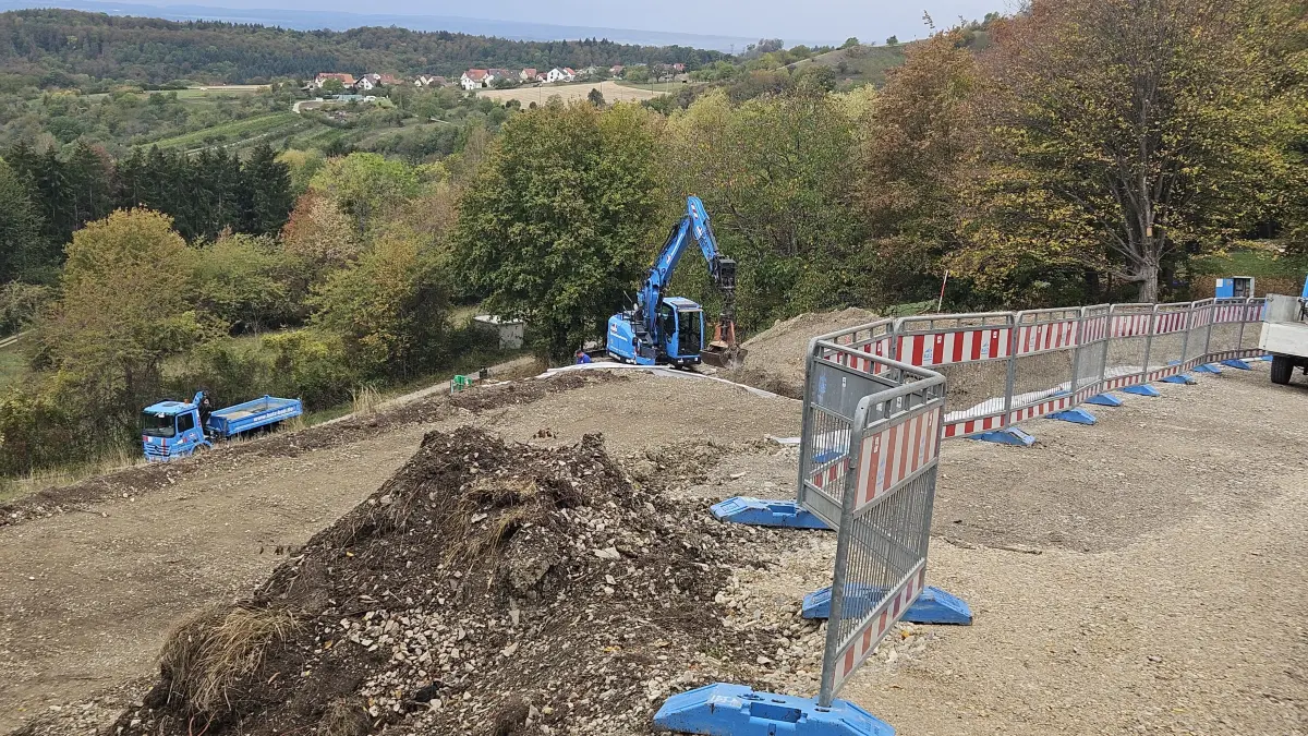 Für Naturschützer und einige Dettinger eine Sünde in der Ermstal-Landschaft: Dieses Bauvorhaben eines Unternehmers.
