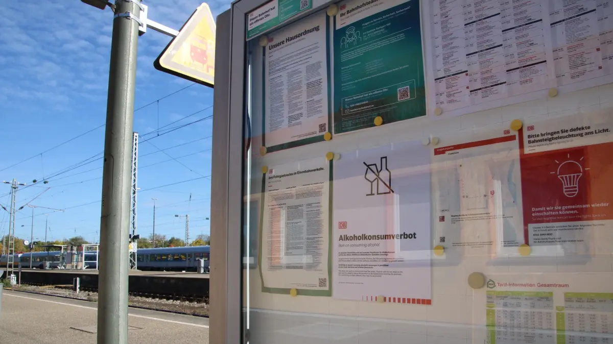 Bahnhof Aushänge