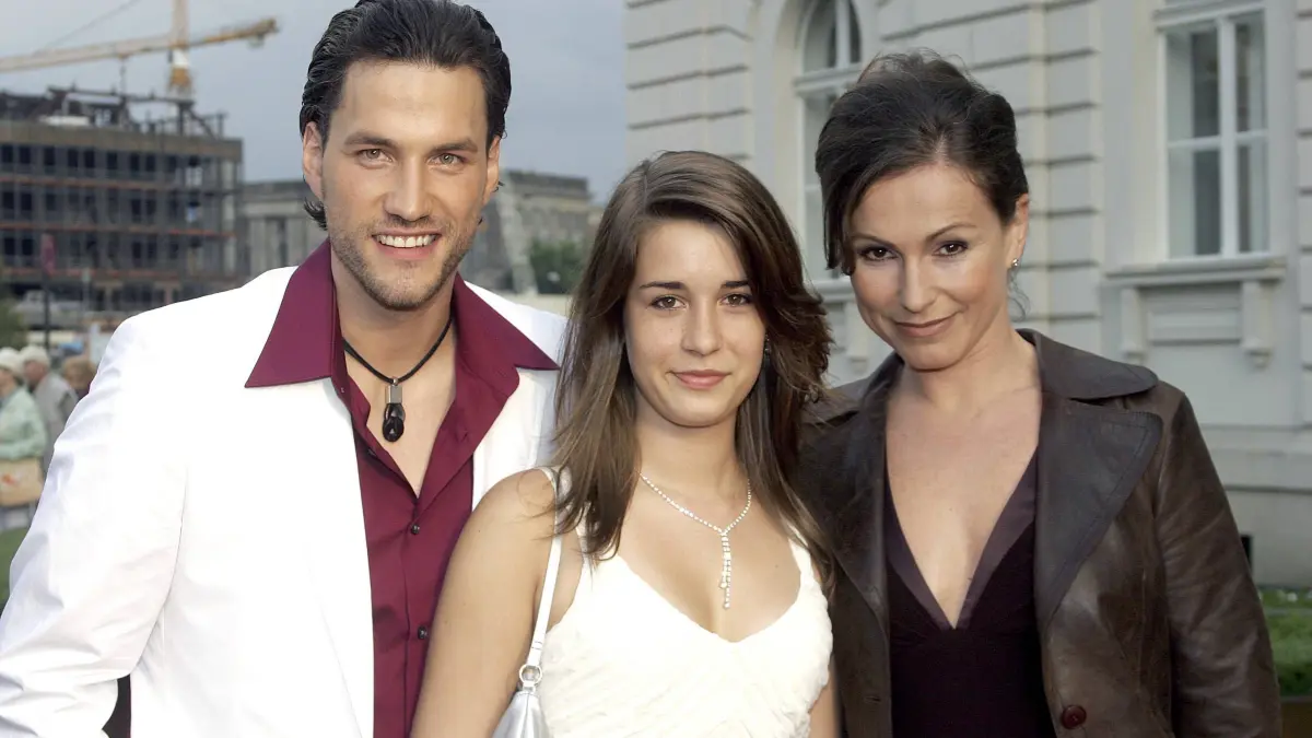 V.l.n.r.: Schauspieler Stefan Bockelmann, Sarah Bogen und Imke Brügger im Jahr 2006.