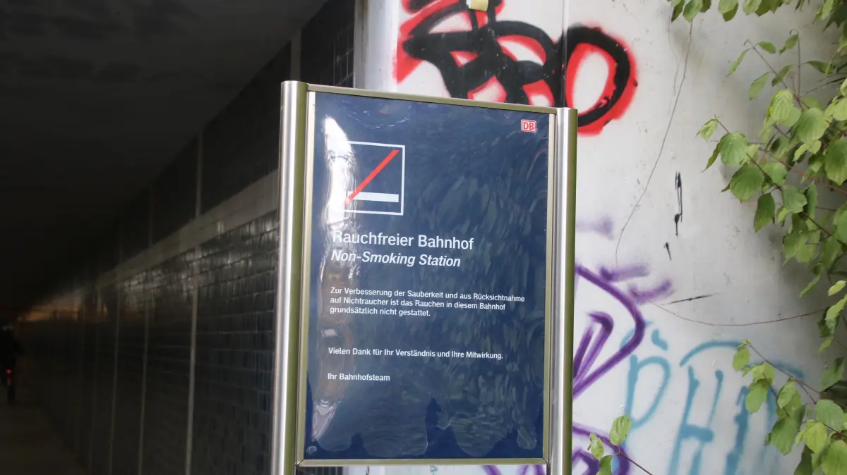 Nach dem Rauchverbot greift jetzt auch das Alkoholverbot an deutschen Bahnhöfen.