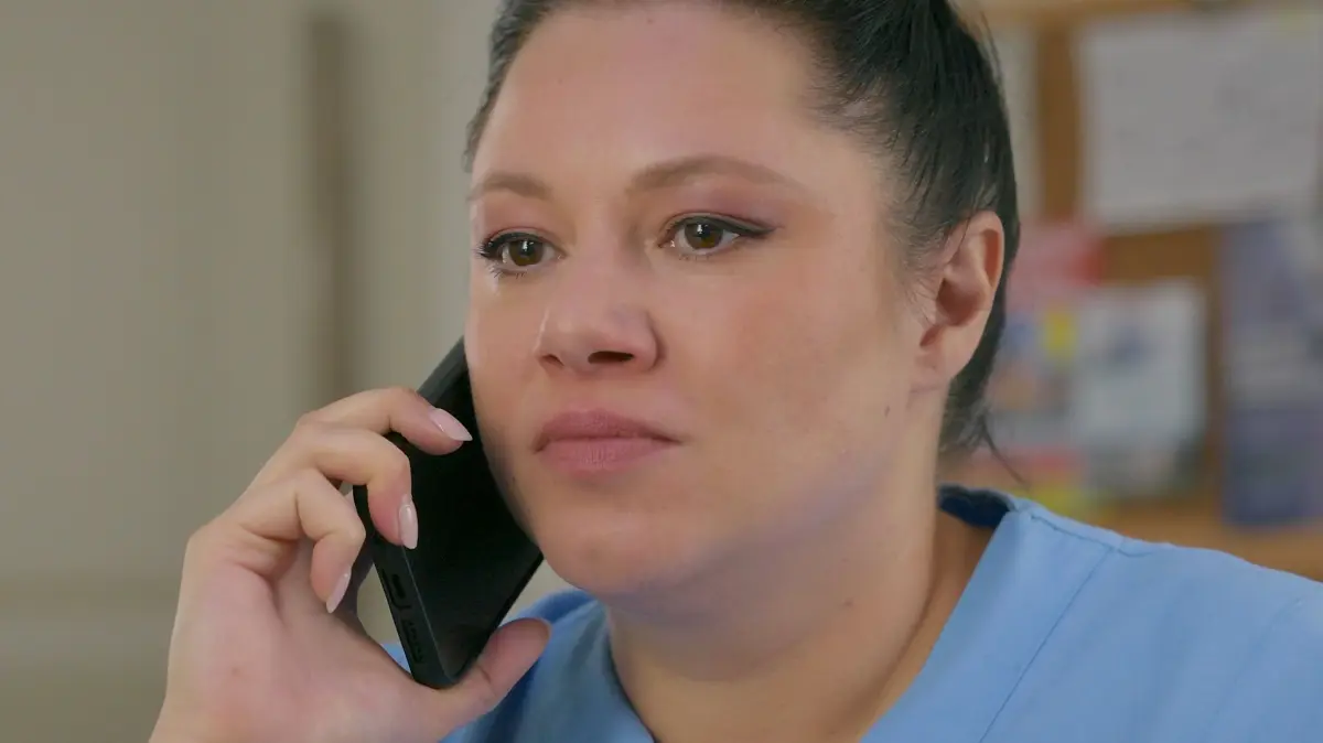Vanessa Steinkamp (Julia Augustin) erkennt verletzt, warum Christoph die Scheidung vorangetrieben hat.