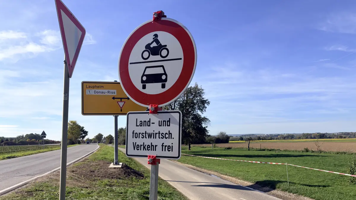 Eindeutig, sollte man meinen: Auf dem asphaltierten Wirtschaftsweg entlang der L259 haben die meisten motorisierten Verkehrsteilnehmer nichts verloren.