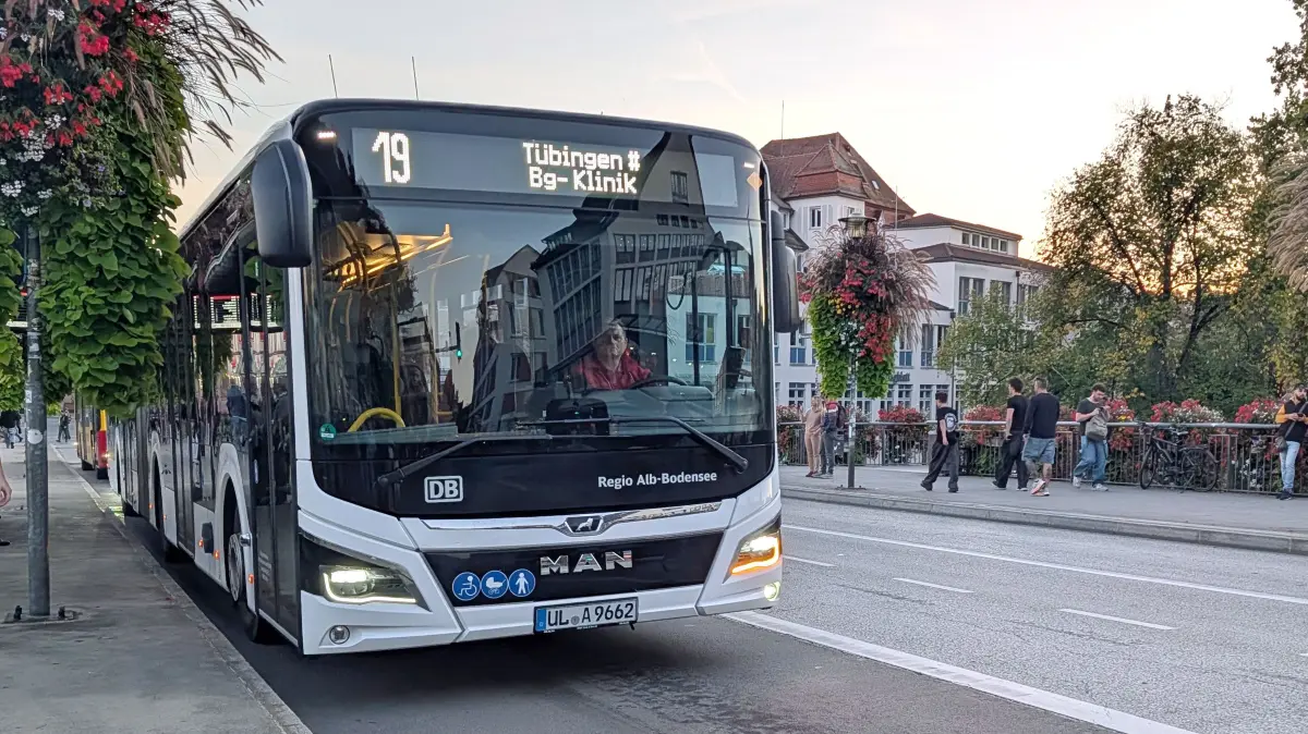 Bus der Linie 19 von Rottenburg übers Neckartal nach Tübingen und weiter zur BG Klinik
