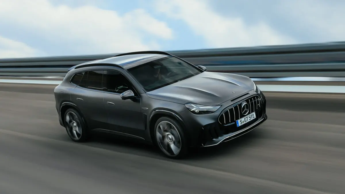 Der neue Mercedes-AMG GT SUV, Affalterbach, 2026.
Mercedes-AMG GT 55 SUV | Energieverbrauch kombiniert 23,8-21,2 kWh/100 km | CO2 Emissionen kombiniert 0 g/km | CO2-Klasse: A
The all-new Mercedes-AMG GT SUV, Affalterbach, 2026.
Mercedes-AMG GT 55 SUV | Combined energy consumption 23.8-21.2 kWh/100 km | Combined CO₂ emissions 0 g/km | CO₂ class: A