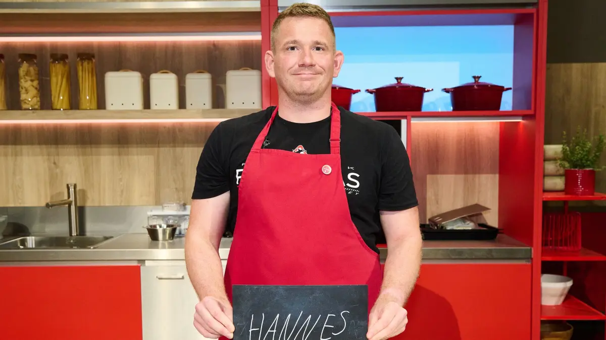 Kandidat Hannes Hilbrecht gewinnt die Küchenschlacht.