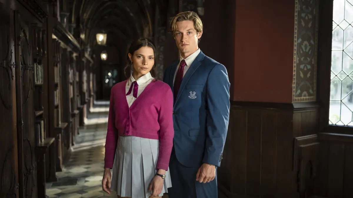 Die Geschichte von Ruby (Harriet Herbig-Matten) und James (Damian Hardung, Mitte) geht in der dritten „Maxton Hall“-Staffel weiter.