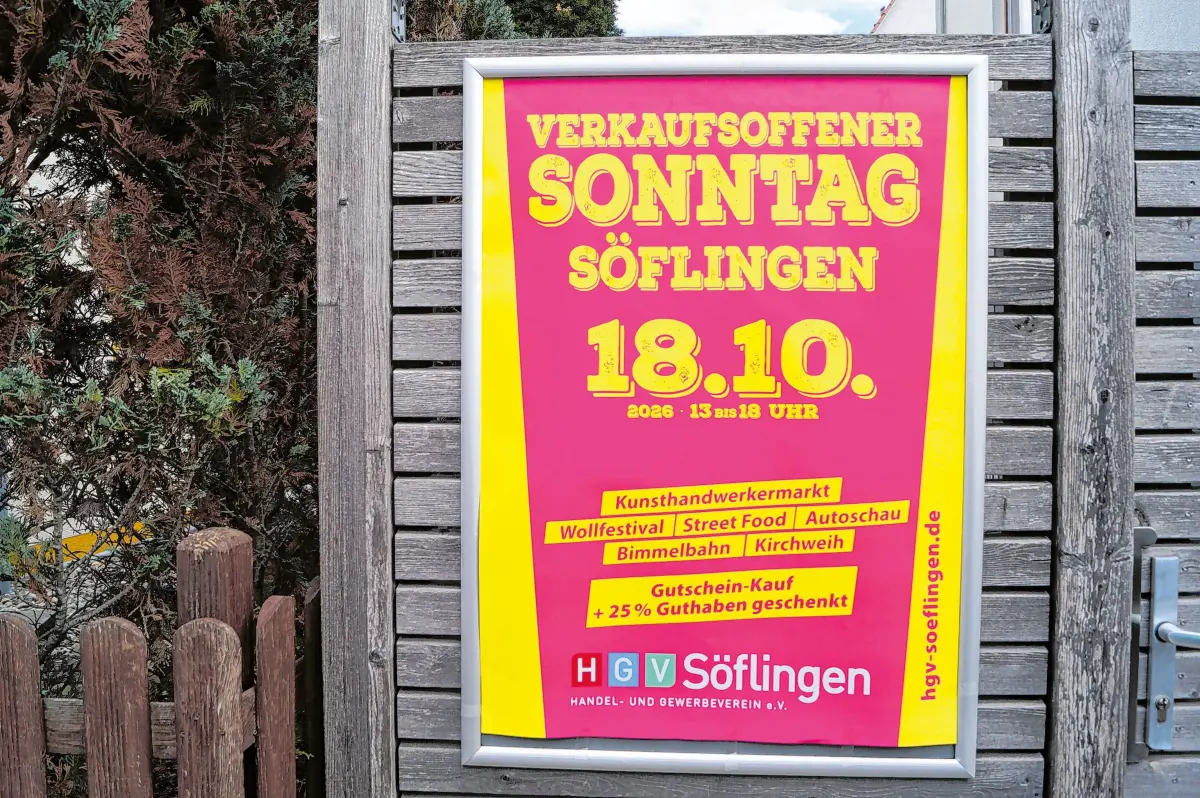 Schon seit Tagen nicht zu übersehen sind die Hinweise auf den kommenden Sonntag in Söflingen.⇥Foto: Petra Starzmann