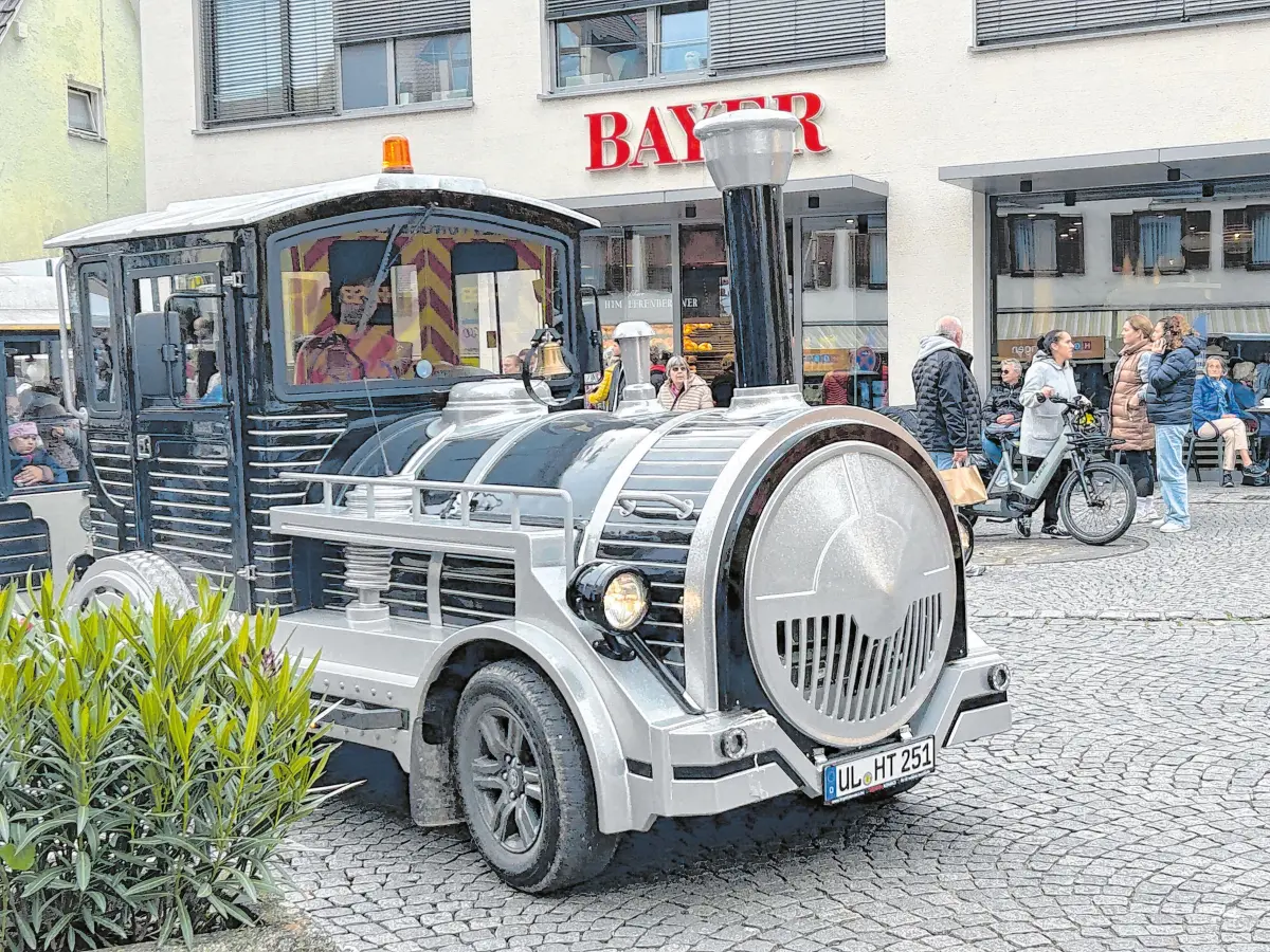 Wenn die Füße weh tun, lockt ein Platz in der Bimmelbahn.