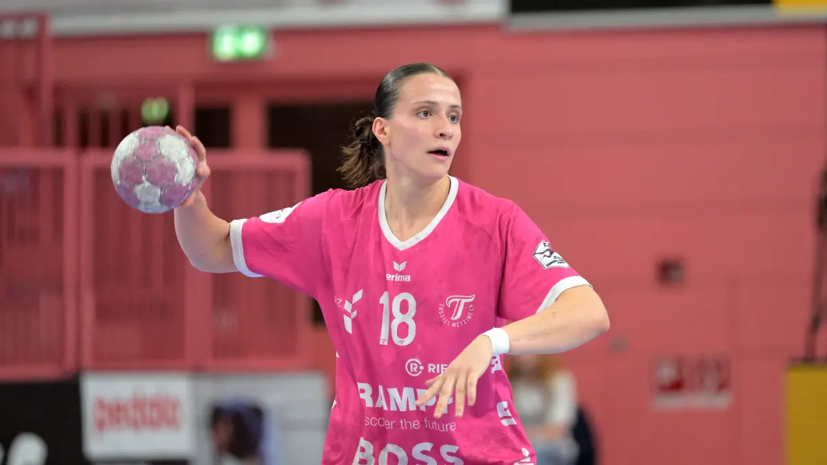 TusSies Metzingen vs. Sport-Union Neckarsulm , Handball, Alsco HBF, 06.Ligaspieltag, Saison 2026/2027, 17.10.2026: Santina Sabatnig (TusSies Metzingen, #18) am Ball
TusSies Metzingen vs. Sport-Union Neckarsulm , Handball, Alsco HBF, 06.Ligaspieltag, Saison 2026/2027, 17.10.2026
Foto: Eibner-Pressefoto/Tobias Baur