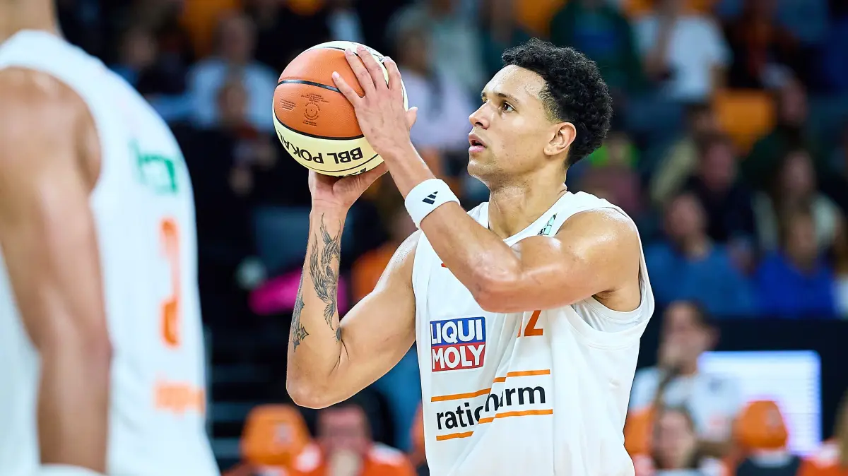 GER, Ratiopharm Ulm vs. Phoenix Hagen, Basketball, BBL Pokal, Spielzeit 2026/2027, 17.10.2026: Portrait, Portraet, Freisteller von Michael Rataj (ratiopharm ulm, #12) beim Freiwurf
GER, Ratiopharm Ulm vs. Phoenix Hagen, Basketball, BBL Pokal, Spielzeit 2026/2027, 17.10.2026
Foto: Eibner-Pressefoto/Gerald Oelze-de Stoppany
