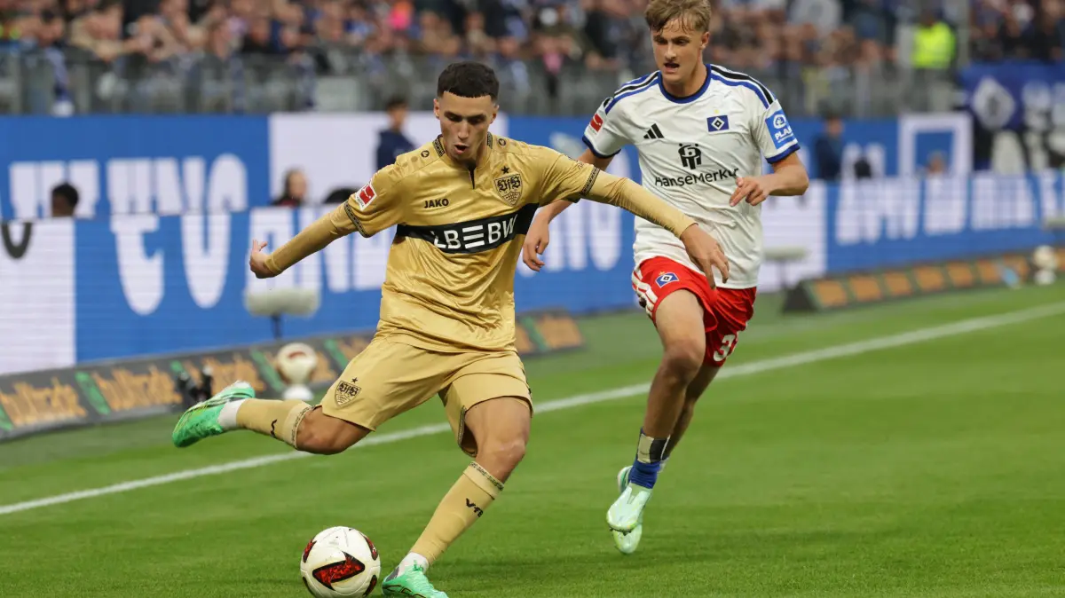Fussball 1. Bundesliga Hamburger Sportverein - VfB Stuttgart : 2026.10.17 xfsx Fussball 1. Bundesliga Hamburger Sportverein - VfB Stuttgart v.l. Bilal El Khannouss VfB Stuttgart, 11, Louis Lemke Hamburger SV, 37 in aktion, in action DFL DFB regulations prohibit any use of photographs as image sequences and/or quasi-video. *** October 17, 2026 xfsx Soccer 1st Bundesliga Hamburger Sportverein vs. VfB Stuttgart v l Bilal El Khannouss VfB Stuttgart, 11 and Louis Lemke Hamburger SV, 37 in action DFL and DFB regulations prohibit any use of photographs as image sequences and/or quasi-video Copyright: HMBxMedia/FernandoxSoares