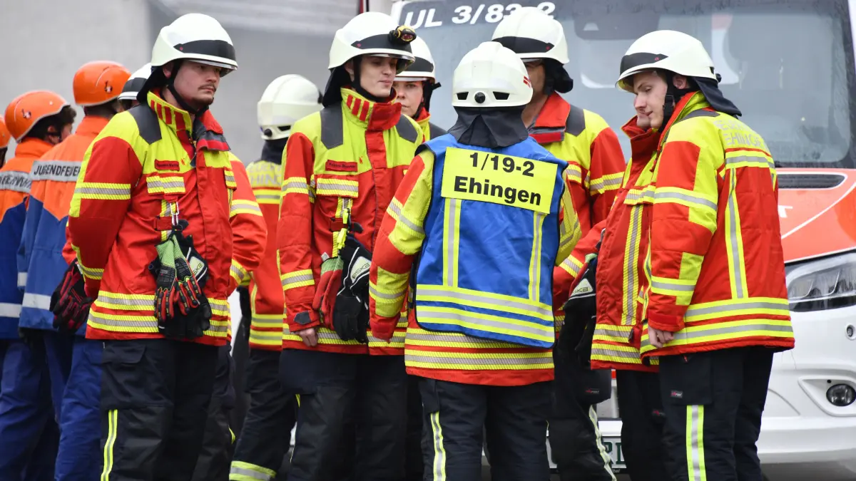 Hauptübung der Feuerwehr Ehingen: Mehrere Menschen müssen aus einem brennenden Gebäude am Viehmarkt gerettet werden.