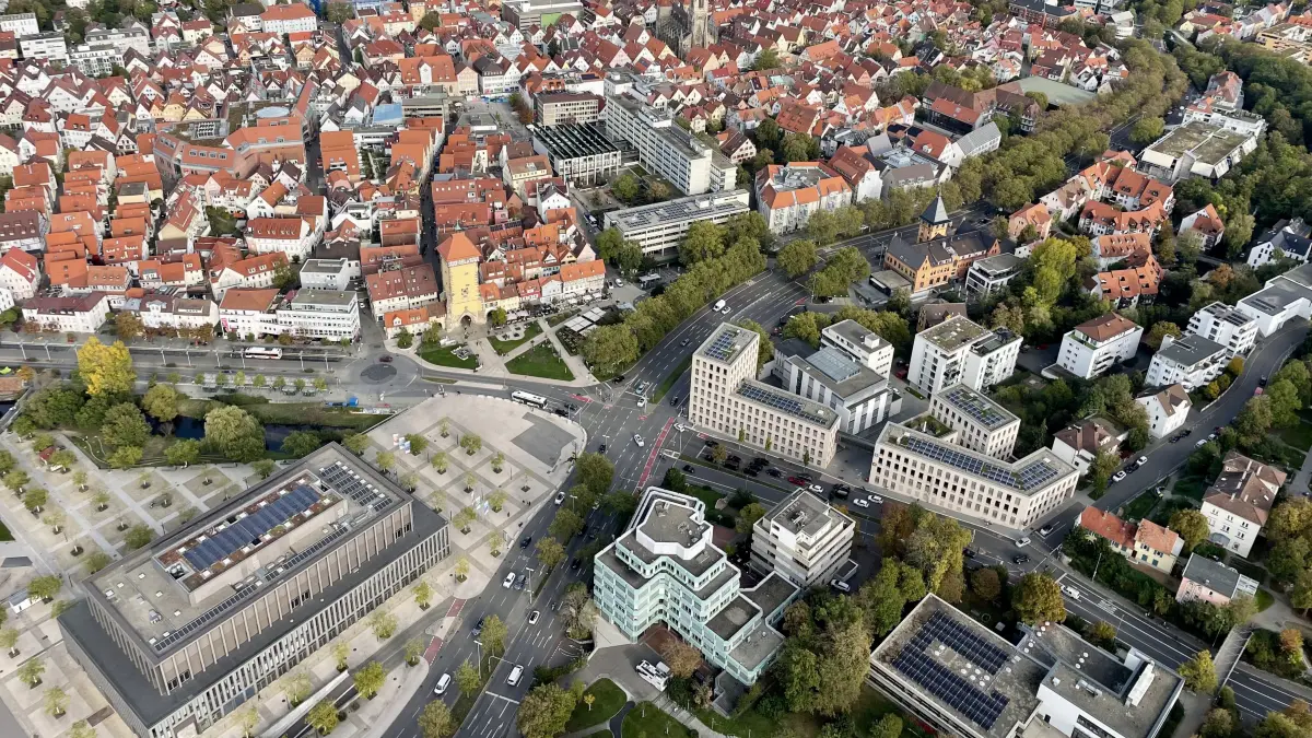 Die Stadt von oben: Im Heißluftballon zieht sie unter einem vorbei.