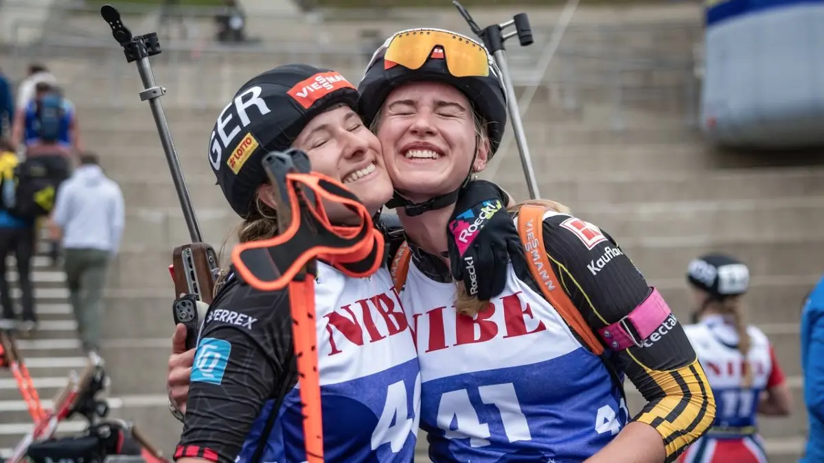 Janina Hettich (links) und Julia Tannheimer am Samstag nach erfolgreicher Qualifikation fürs Finale.