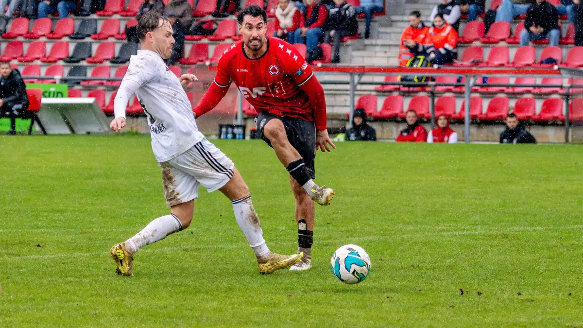 DE, 1. Goeppinger SV vs. Sf Dorfmerkingen, Fussball, Verbandsliga - Herren, 10. Spieltag, Spielzeit 2026/2027, 17.10.2026: Cristian Giles Sanchez (1.Goeppinger SV, #99) mit dem Steckpass.
DEN, 1. Goeppinger SV vs. Sf Dorfmerkingen, Fussball, Verbandsliga - Herren, 10. Spieltag, Spielzeit 2026/2027, 17.10.2026
Foto: Eibner-Pressefoto/Davide Di Giovanni