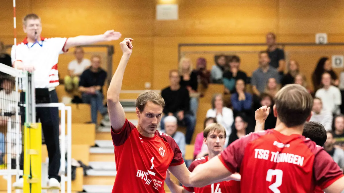 TSG Tuebingen vs. TV Buehl, Volleyball, Maenner, Regionalliga Sued, Meisterschaft, 3. Spieltag, Saison 2026/2027, 17.10.2026: Moyan Oess, (TSG Tuebingen, #01) war wieder beim Block erfolgreich,
TSG Tuebingen vs. TV Buehl, Volleyball, Maenner, Regionalliga Sued, Meisterschaft, 3. Spieltag, Saison 2026/2027, 17.10.2026
Eibner-Pressefoto/Andreas Ulmer