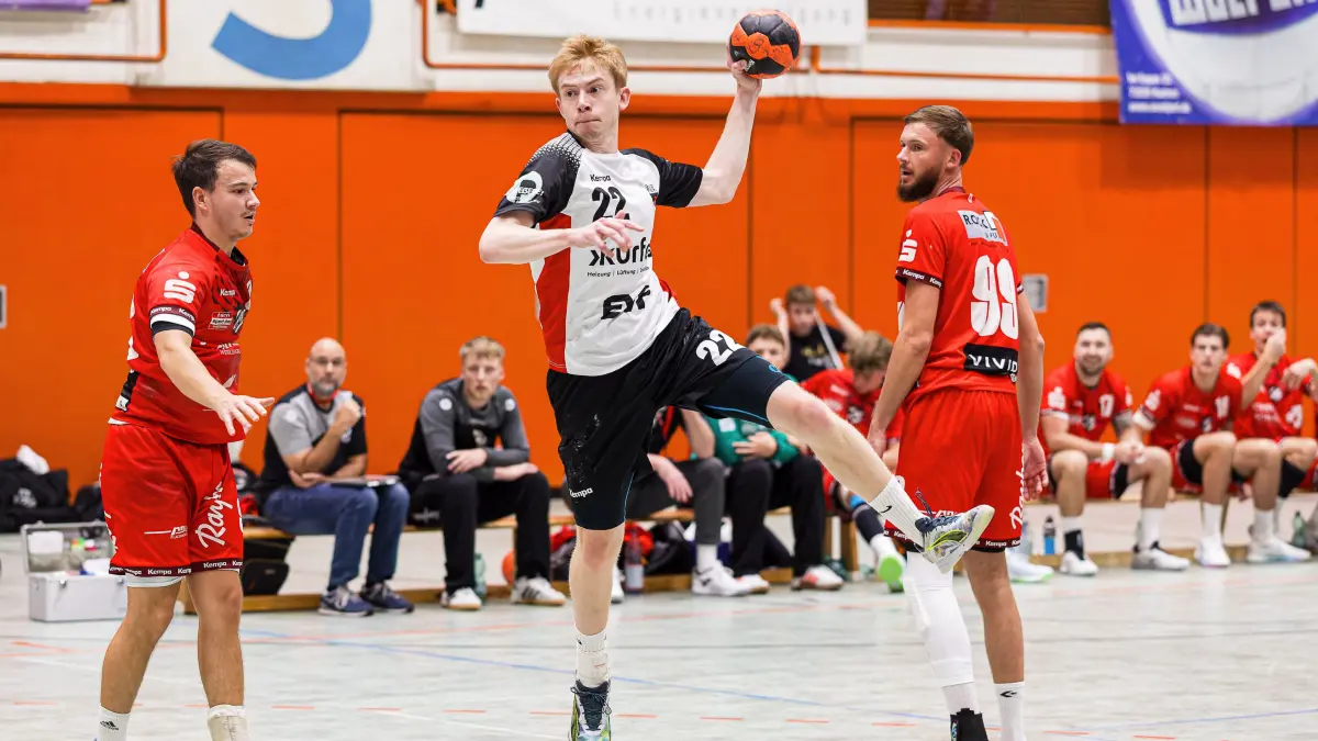 Handball Verbandsliga: Handball Verbandsliga; TV Altenstadt - HV Rot-Weiß Laupheim;
Jonas Duller (TV Altenstadt, #22);
17.10.2026; Michelberghalle; Geislingen.
Foto: Thomas Madel