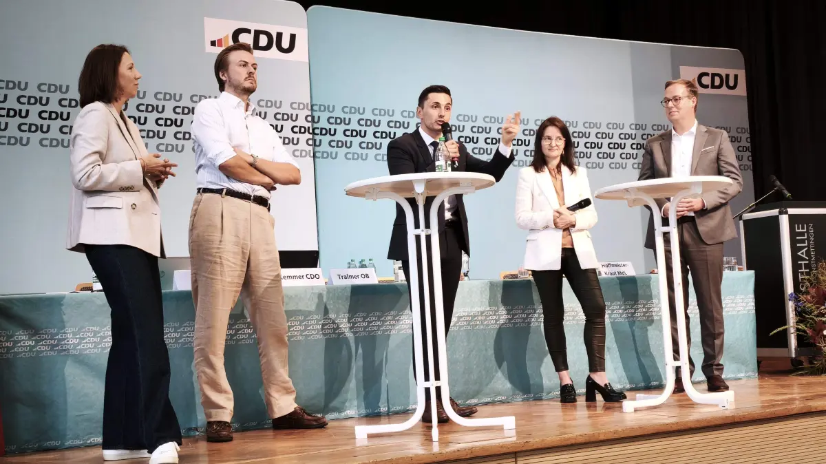Die Podiumsdiskussion von links Kerstin Stier, Max F. Gerken, Dr. Max Menton, Ronja Kemmer, Frank Schroft