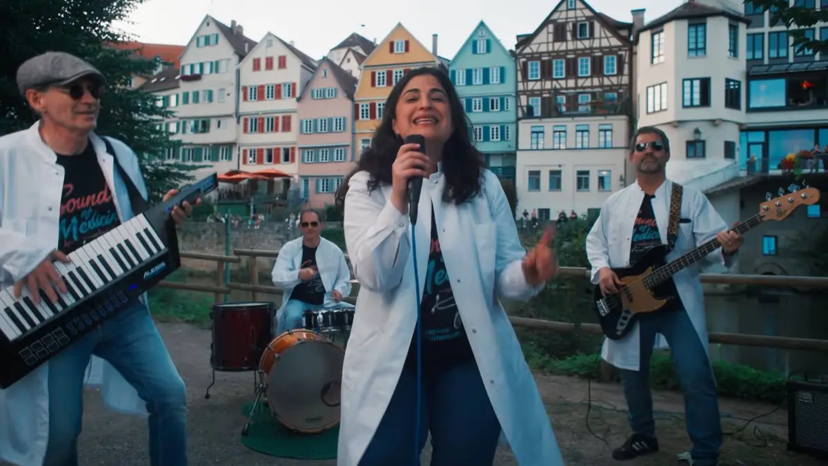 UKT Video Uniklinikum Tübingen "Im Herzen Kaff" Prof. Ghazaleh Tabatabai, Prof. Konstantin Nikolaou Bass, Prof. Andreas Birkenfeld Drums, Prof. Urban Wiesing Keytar