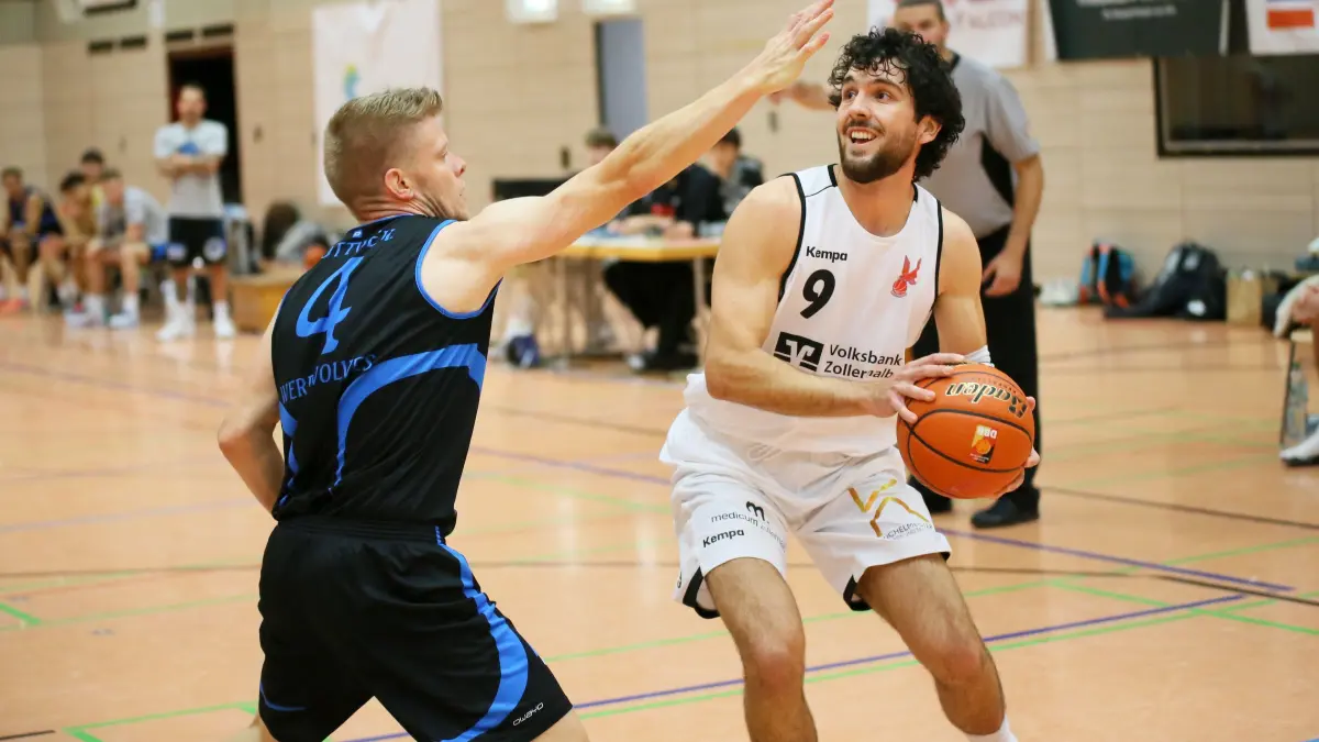 Sebastian Bechtle (rechts) war mit elf Punkten der Balinger Top-Scorer gegen Rottweil.