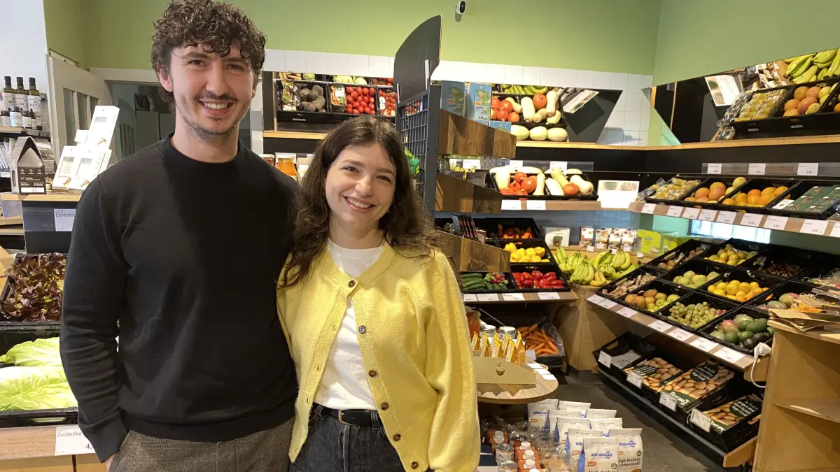 Elisabeth Präg, Geschäftsführerin des Biotop Naturkosthandels Crailsheim, und ihr Partner Luca Brunner fürchten die Konkurrenz eines Bio-Supermarkts.