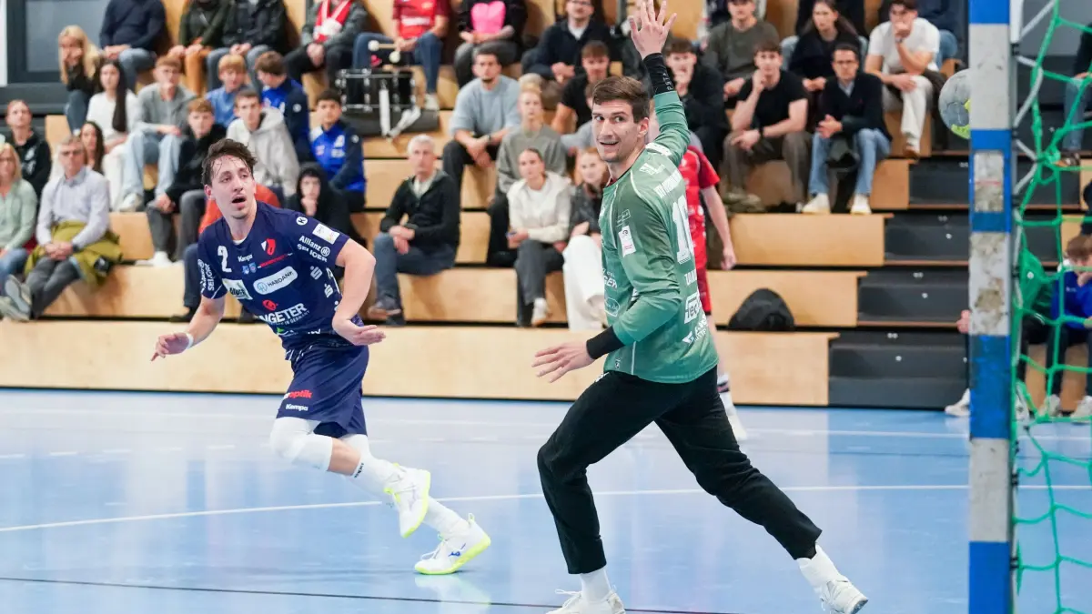 TSV Heiningen - HTV Meißenheim: TSV Heiningen - HTV Meißenheim
Wieder hat Torwart Mirco Zander (16) gegen Moritz Fink (2) das Nachsehen.