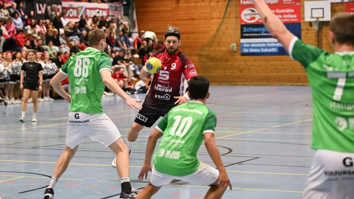 Vöhringens Alex Henze im Angriff.