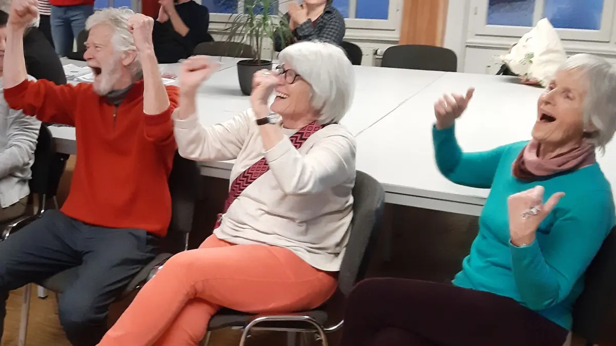 Linke bejubeln Bundestagswahl Prognose: Emanuel Peter, Ute Donie, Monika Peter