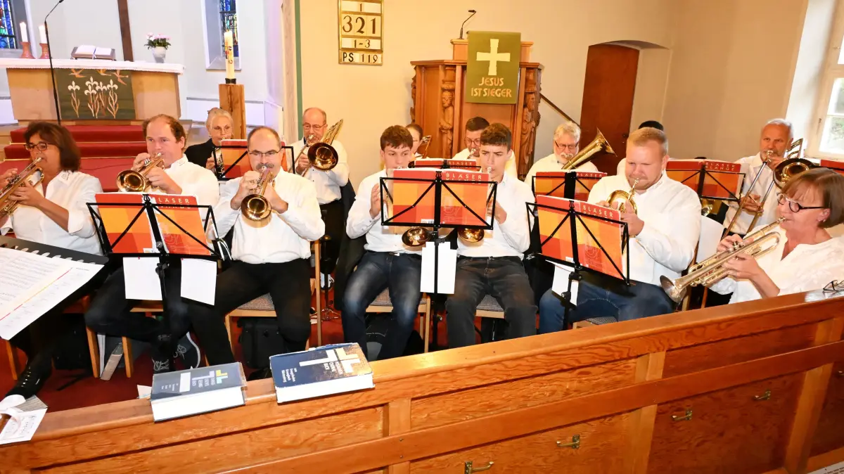 Bläser, die seit über 40 Jahren den Posaunenchor Waldachtal geprägt haben, und vier Jungbläser standen am Bläser-Sonntag in der evangelischen Christuskirche Tumlingen/Hörschweiler im Mittelpunkt.