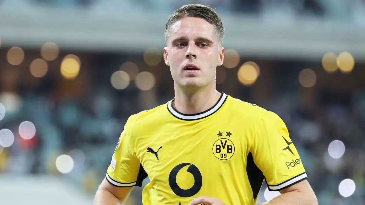Sabah FK - Borussia Dortmund: 20.10.2026, Aserbaidschan, Baku: Fußball, Männer: Champions League, Sabah FK - Borussia Dortmund, Vorrunde, 3. Spieltag, Baku Olympic Stadium. Joey Veerman von Borussia Dortmund in Aktion. Foto: Uncredited/AP/dpa +++ dpa-Bildfunk +++