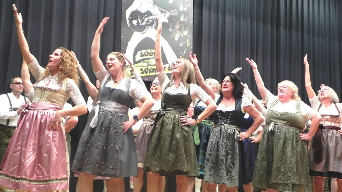 Der Chor Vocalis pur aus Gruol huldigte dem King of Rock 'n' Roll