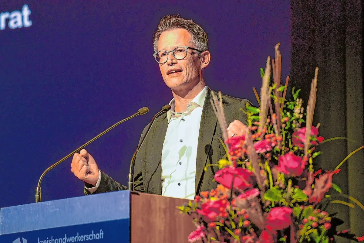 Grußwort von Dr. Hendrik Bednarz, Landrat des Landkreises Tübingen anlässlich der Lossprechung.