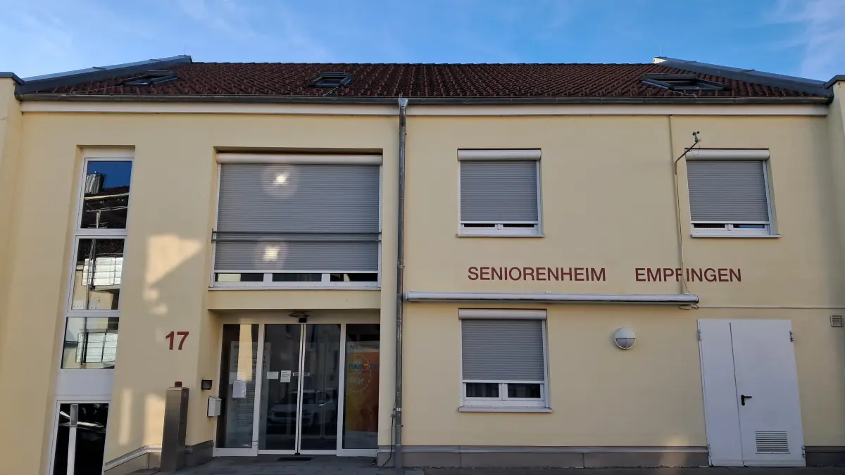 Das ehemalige Pflegeheim in der Schanzgasse wird saniert und umgebaut. Entstehen sollen unter anderem Einzelzimmerapartments für Senioren.