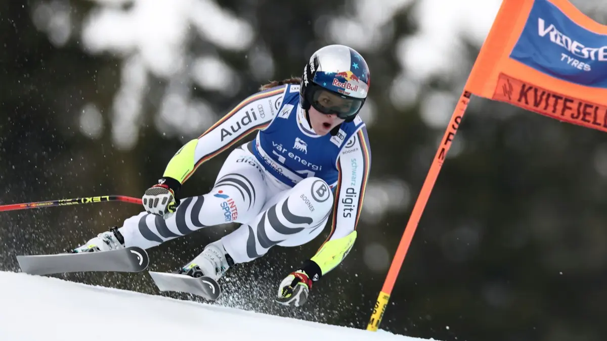 Emma Aicher: Ski alpin: Weltcup, Super G, Frauen: Die deutsche Skirennläuferin Emma Aicher in Aktion. (zu dpa: «Ski-Ass Aicher vor Saisonstart: Favoritin auf große Kugel?»)