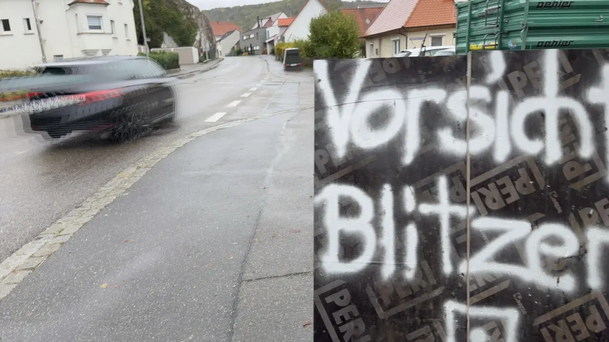 "Vorsicht Blitzer" warnt ein handgemaltes Schild in Schelklingen. Im Hintergurnd ist der olivgrüne Kasten des Blitzgeräts zu sehen.