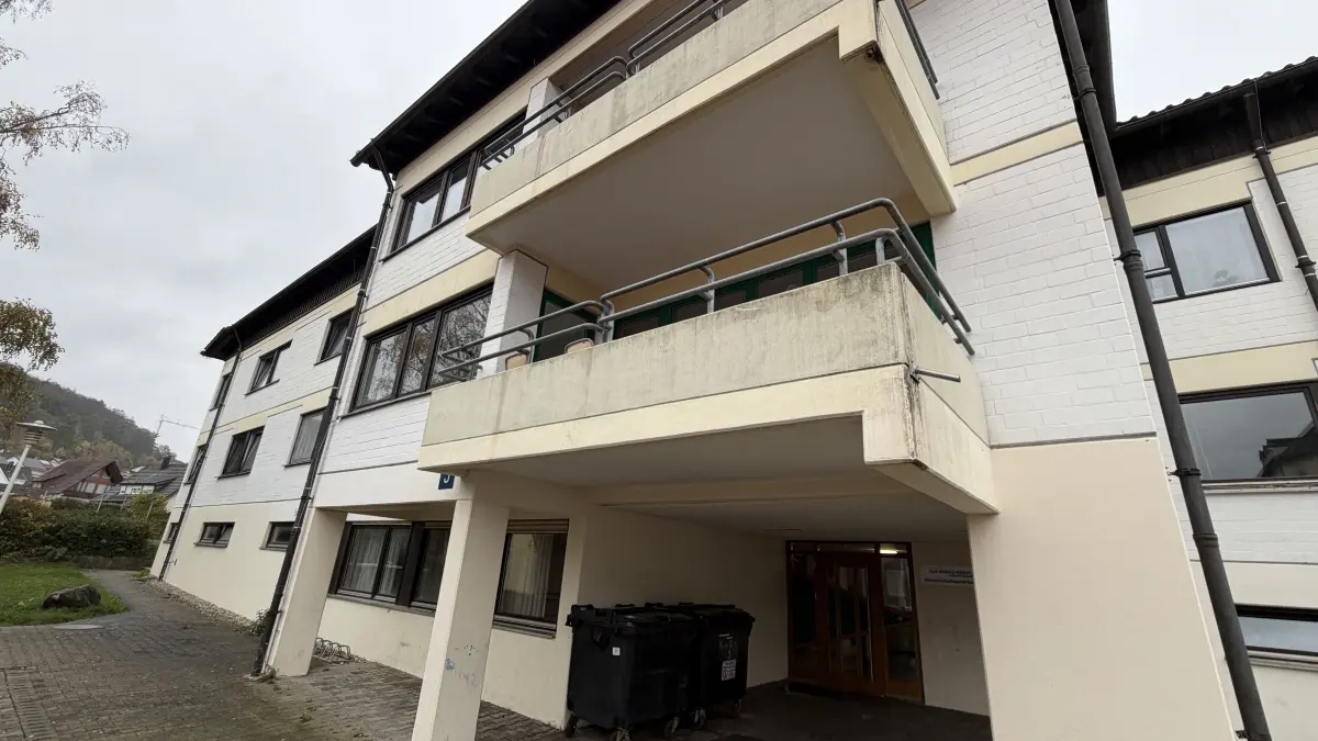 Gemeinschaftsunterkunft des Alb-Donau-Kreises in Schelklingen. Ein 38-Jähriger, der dort gewohnt hat, soll einen Sabotageanschlag im Auftrag Russlands in Polen verübt haben. Es gibt außerdem Berichte über Verbindungen zur türkischen Mafia.