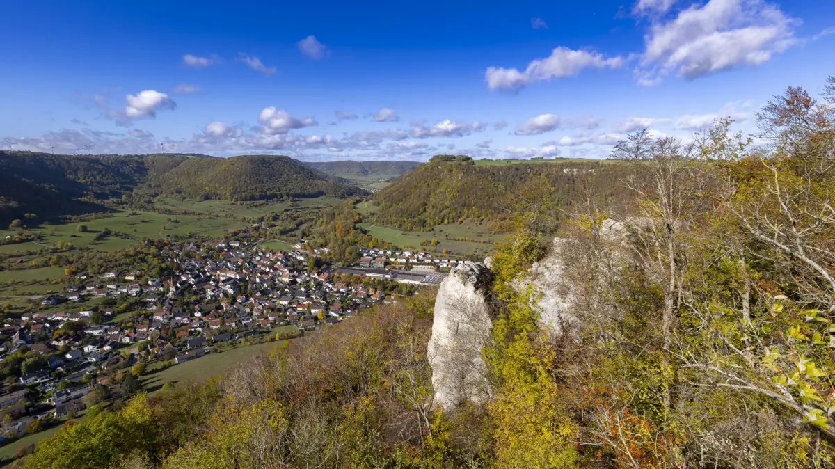 Bad Überkingen - Blick vom Kahlenstein auf die Badgemeinde