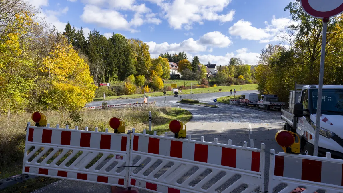 Sanierung Geislinger Steige - Einbau der Asphaltdeckschicht