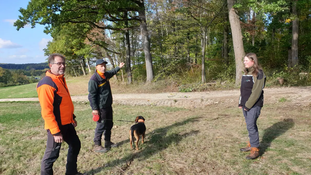 Auslichtungsarbeiten Schlater Wald, v.l. Jürgen Sistermans (forstbezirk Schurwald), Christoph Reich (Forstrevier Schlat), Praktikantin