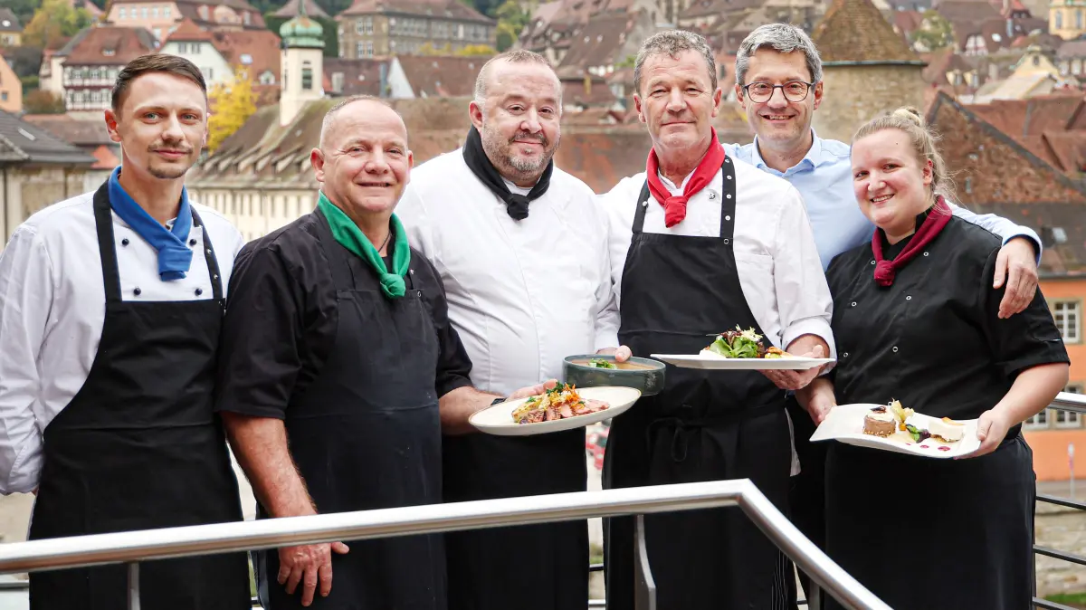 Kreativteam: Koch Elias Dietrich, Koch Stefano Menchini, die beiden Küchenchefs Damir Hammel und Uwe Rahn, Geschäftsführer VolkerDürr und Chef Pâtissier Jennifer Frank.