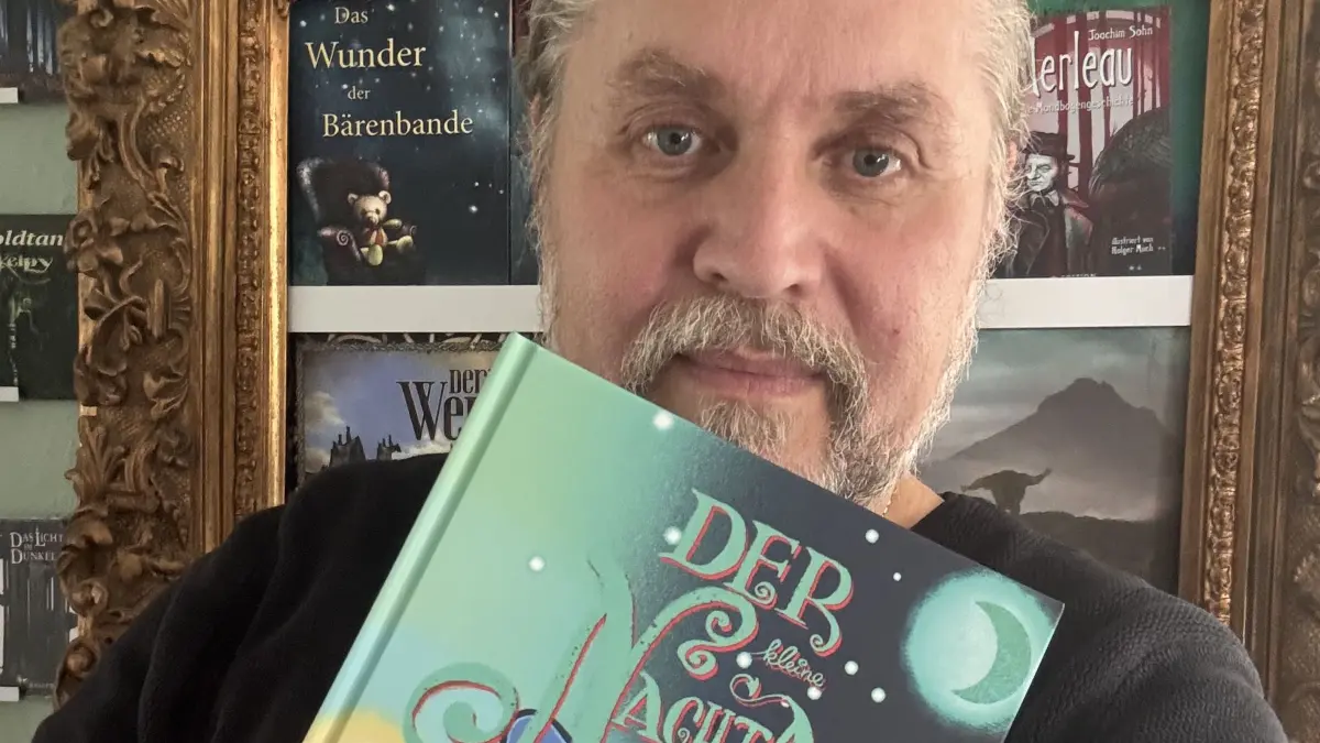 Der Albstädter Holger Much hat das Kinderbuch "Der kleine Nachtalb" illustriert, in dem der Titelheld ebenfalls aus Albstadt stammt.