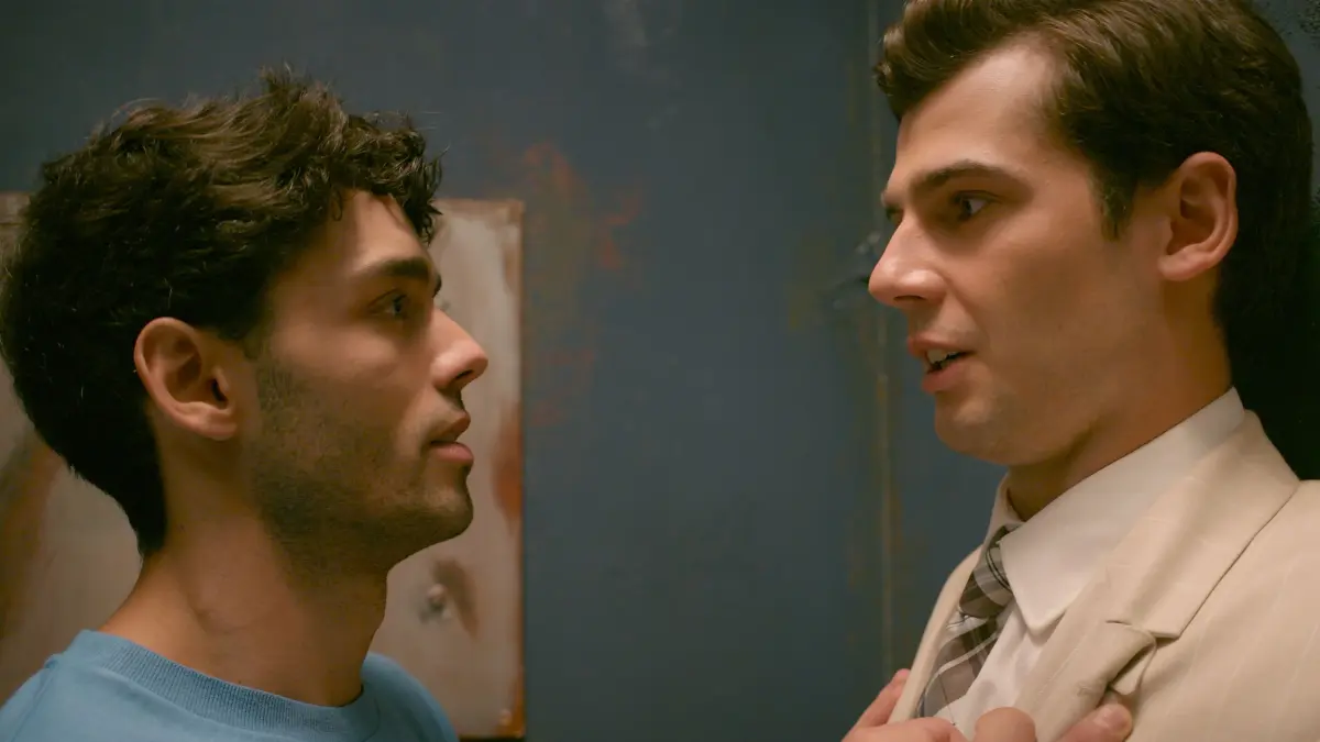 Nick (Raphael Kalkowski, l.) ist getroffen, als Luca (Orlando Lenzen) seine Liebeserklärung nicht erwidert.