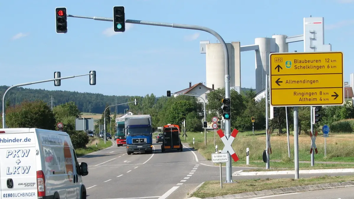Allmendingen, Kreuzung: Ampelverkehr - Allmendingen - Schelklingen - Ringingen - Ampel - arch