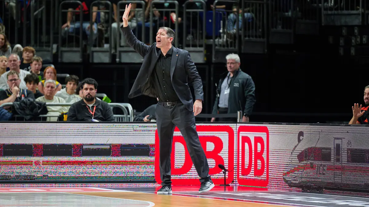 GER, ALBA Berlin vs. ratiopharm Ulm, Basketball Herren, easy Credit BBL, Saison 2026/27, 6. Spieltag, 25.10.2026 : Ty Harrelson (Ratiopharm Ulm, Cheftrainer),
GER, ALBA Berlin vs. ratiopharm Ulm, Basketball Herren, easy Credit BBL, Saison 2026/27, 6. Spieltag, 25.10.2026
Foto: Eibner-Pressefoto/ Claudius Rauch